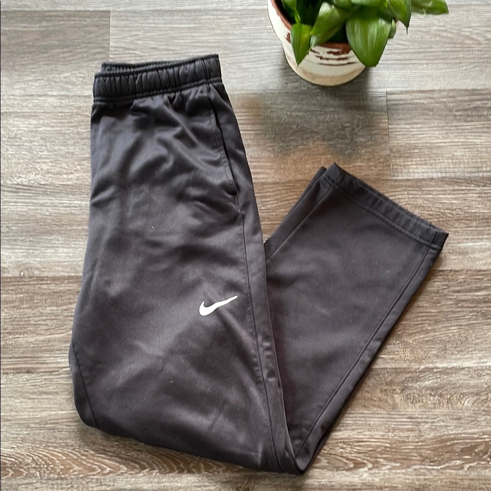 Nike Therma Fit Black Training Pants Sweatpants Youth Size XL with White Swoosh